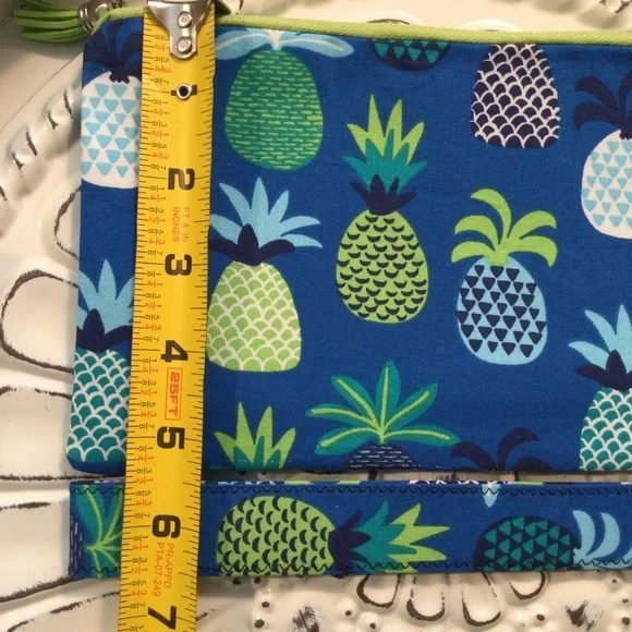 NWT ZIPPERED BAG PINEAPPLE & KEYCHAIN - Picture 4 of 7